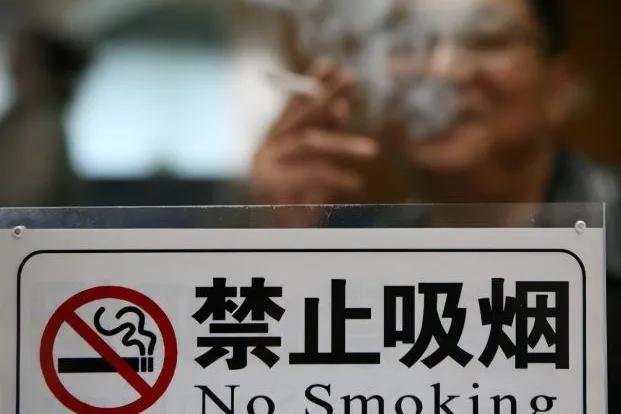 2025最新动态：香烟涨价，控烟路上的“温柔一刀”能否奏效？