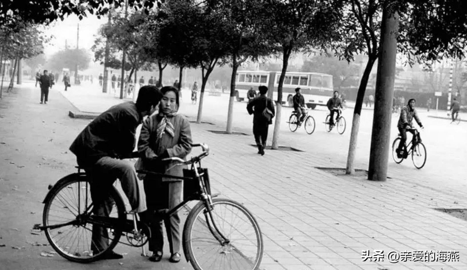 七八十年代奢侈的“凤凰牌”自行车，一辆196元相当于现在多少钱