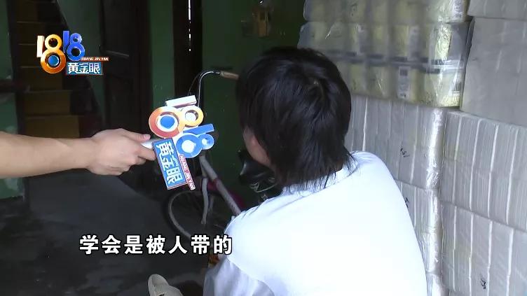 侄子口袋有些鼓，掏出一包“白利群”