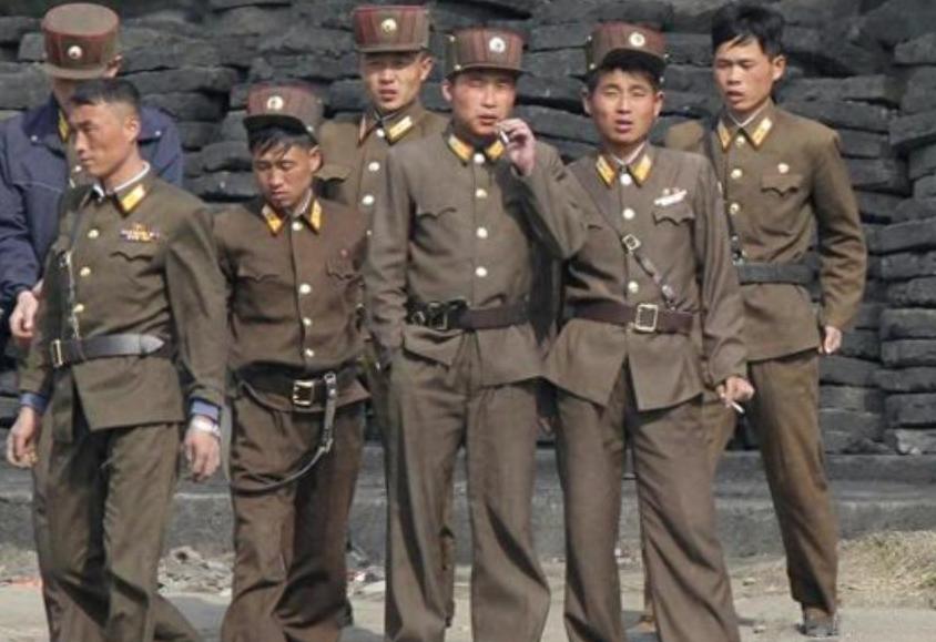 如今的朝鲜军人都抽什么烟？其中“光明牌”一般士兵抽不起