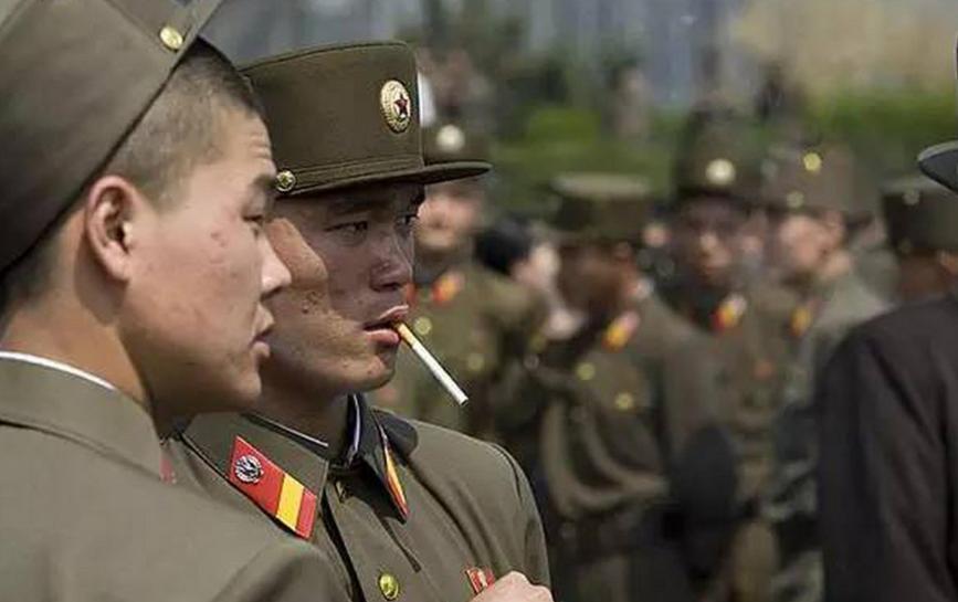 如今的朝鲜军人都抽什么烟？其中“光明牌”一般士兵抽不起