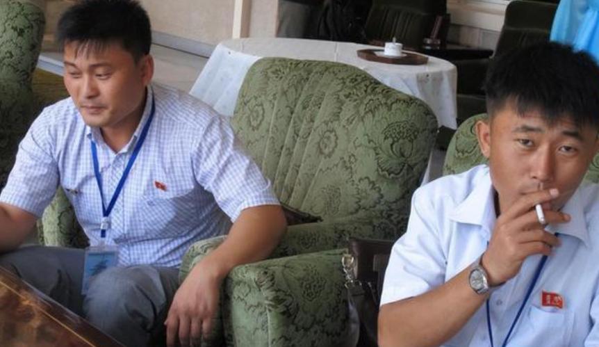 如今的朝鲜军人都抽什么烟？其中“光明牌”一般士兵抽不起