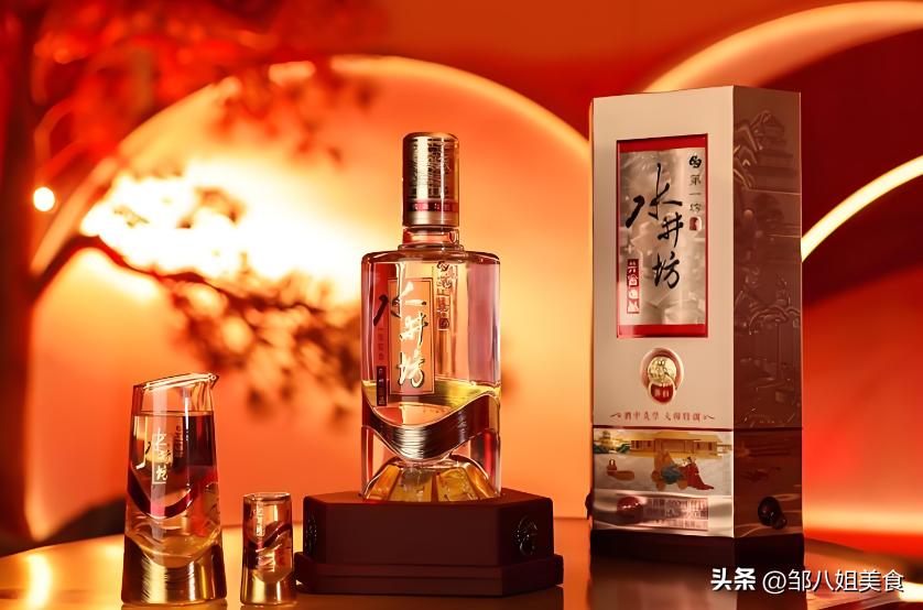 怪事！成都人过年，酒桌不见五粮液和中华，而是这4种烟和3款酒