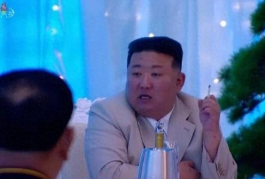 朝鲜男人爱抽烟，金正恩钟情何烟？价格几何？