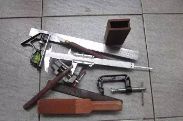 玩文玩的，给自己做个烟盒吧，保准炫酷