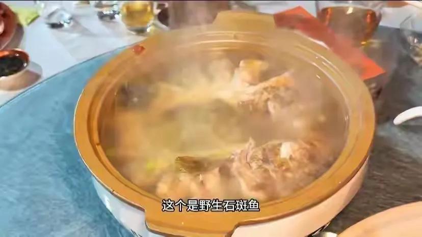 福建豪宅宴席：茅台猴王酒，200元礼金的背后真相！
