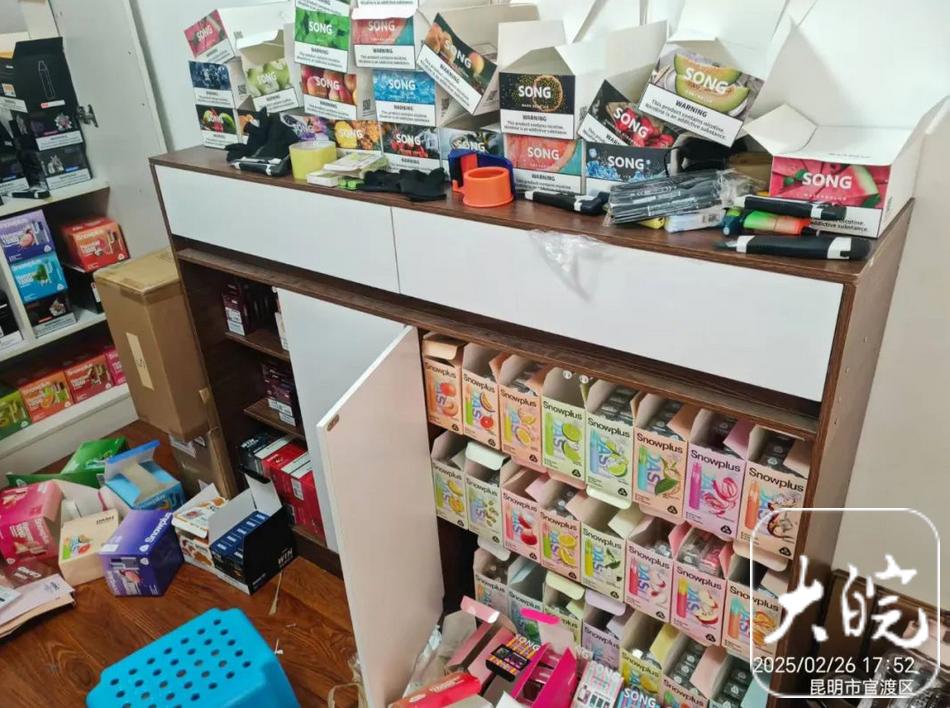 黄山屯溪警方查获伪劣电子烟55箱