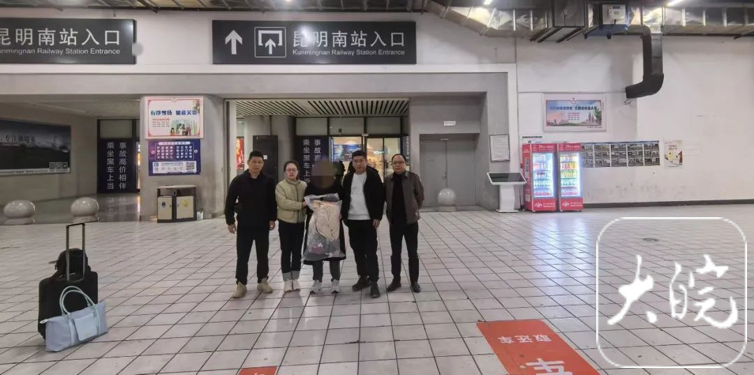 黄山屯溪警方查获伪劣电子烟55箱