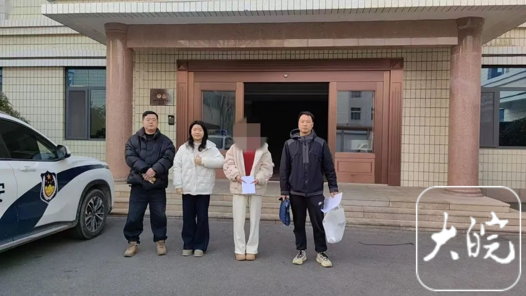 黄山屯溪警方查获伪劣电子烟55箱